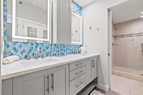 Condo in Longboat Key, Florida, 2 bedrooms  № 1780683 - photo 17