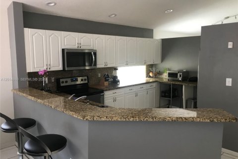 Casa en venta en Miami, Florida, 4 dormitorios, 161.84 m2 № 2171277 - foto 5