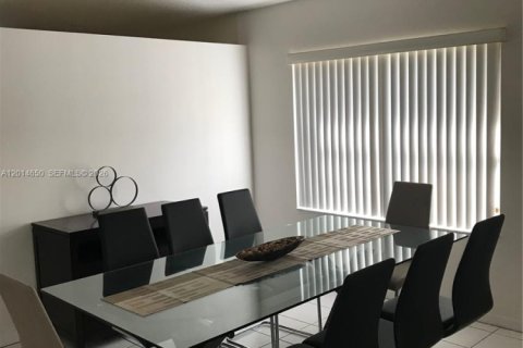 Casa en venta en Miami, Florida, 4 dormitorios, 161.84 m2 № 2171277 - foto 3