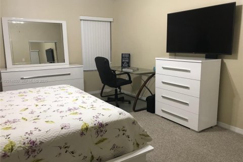 Casa en venta en Miami, Florida, 4 dormitorios, 161.84 m2 № 2171277 - foto 13