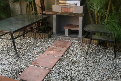 Casa en venta en Miami, Florida, 4 dormitorios, 161.84 m2 № 2171277 - foto 18