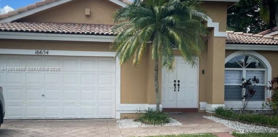 Casa en Miami, Florida 4 dormitorios, 161.84 m2 № 2171277