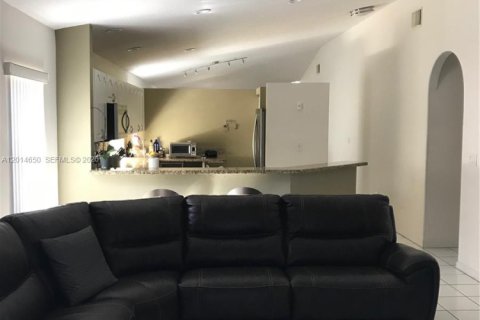 Casa en venta en Miami, Florida, 4 dormitorios, 161.84 m2 № 2171277 - foto 8