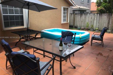 Casa en venta en Miami, Florida, 4 dormitorios, 161.84 m2 № 2171277 - foto 19