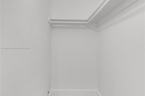 Снять в аренду квартиру в Саут-Майами, Флорида 1 спальня, 43.66м2, № 1940421 - фото 8