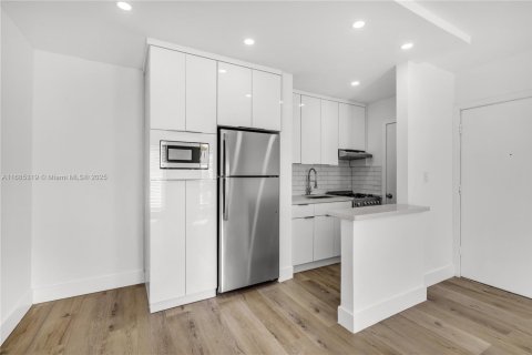 Снять в аренду квартиру в Саут-Майами, Флорида 1 спальня, 43.66м2, № 1940421 - фото 1