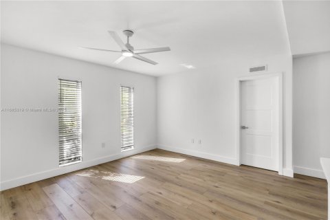 Снять в аренду квартиру в Саут-Майами, Флорида 1 спальня, 43.66м2, № 1940421 - фото 4
