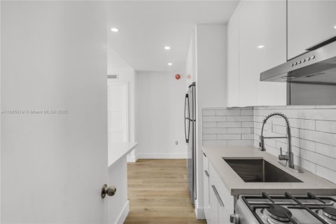 Снять в аренду квартиру в Саут-Майами, Флорида 1 спальня, 43.66м2, № 1940421 - фото 3