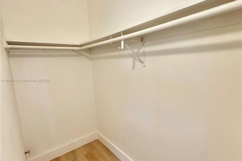 Apartamento en alquiler en South Miami, Florida, 1 dormitorio, 43.66 m2 № 1940421 - foto 12