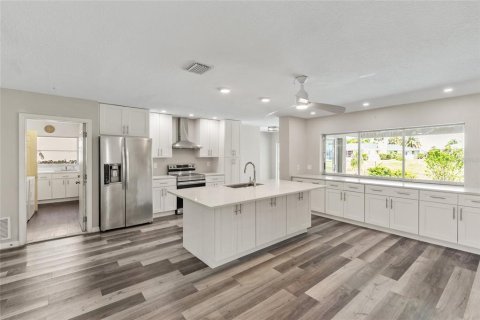 Купить виллу или дом в Венеция, Флорида 9 комнат, 239.59м2, № 2123288 - фото 2