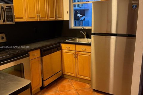 Снять в аренду кондоминиум в Норт-Бей-Виллидж, Флорида 1 спальня, 57.6м2, № 1992363 - фото 2