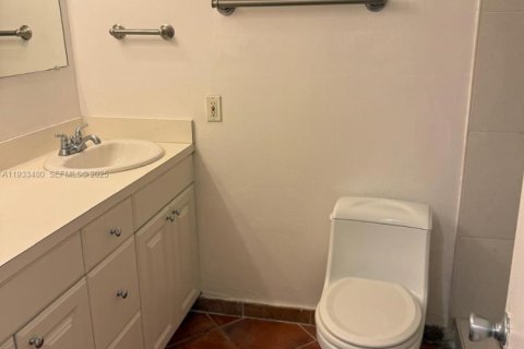 Снять в аренду кондоминиум в Норт-Бей-Виллидж, Флорида 1 спальня, 57.6м2, № 1992363 - фото 10