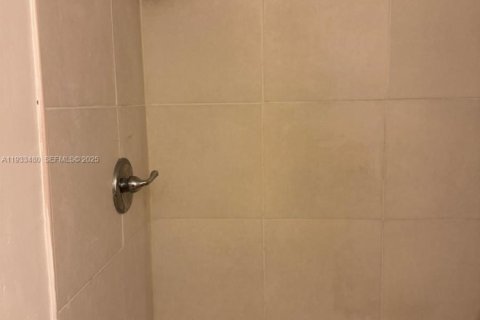 Снять в аренду кондоминиум в Норт-Бей-Виллидж, Флорида 1 спальня, 57.6м2, № 1992363 - фото 9