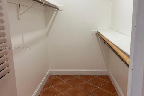 Снять в аренду кондоминиум в Норт-Бей-Виллидж, Флорида 1 спальня, 57.6м2, № 1992363 - фото 13