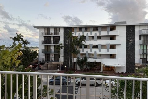 Снять в аренду кондоминиум в Норт-Бей-Виллидж, Флорида 1 спальня, 57.6м2, № 1992363 - фото 12