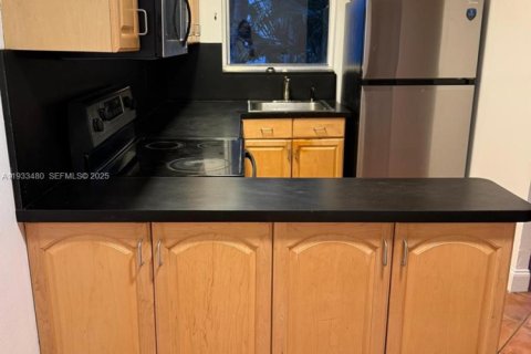 Снять в аренду кондоминиум в Норт-Бей-Виллидж, Флорида 1 спальня, 57.6м2, № 1992363 - фото 4