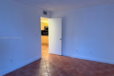 Снять в аренду кондоминиум в Норт-Бей-Виллидж, Флорида 1 спальня, 57.6м2, № 1992363 - фото 15