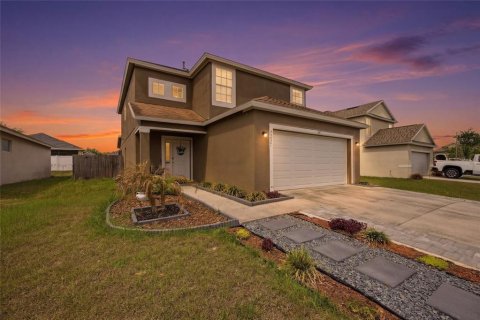 Casa en Lutz, Florida 5 dormitorios, 204.85 m2 № 2330924
