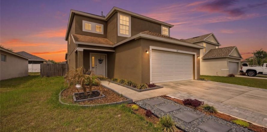 Casa en Lutz, Florida 5 dormitorios, 204.85 m2 № 2330924