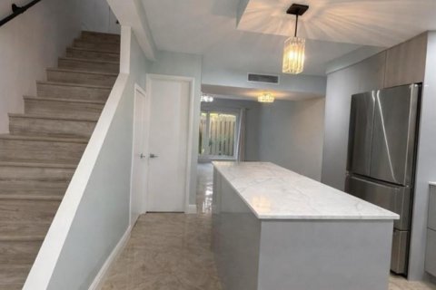 Condo in Wilton Manors, Florida, 2 bedrooms  № 2381814 - photo 8