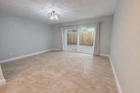 Condo in Wilton Manors, Florida, 2 bedrooms  № 2381814 - photo 3