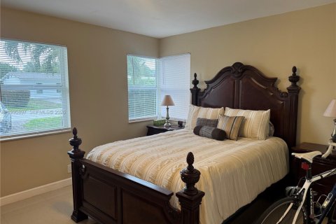 House in Pompano Beach, Florida 3 bedrooms, 106.28 sq.m. № 2057145 - photo 14