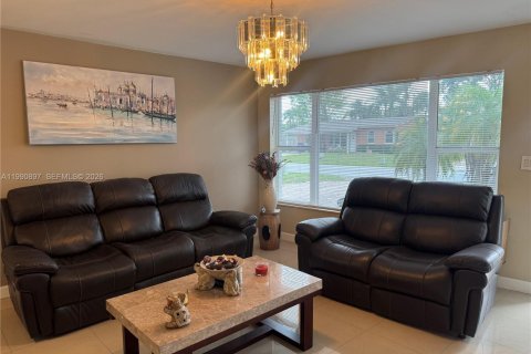 House in Pompano Beach, Florida 3 bedrooms, 106.28 sq.m. № 2057145 - photo 5