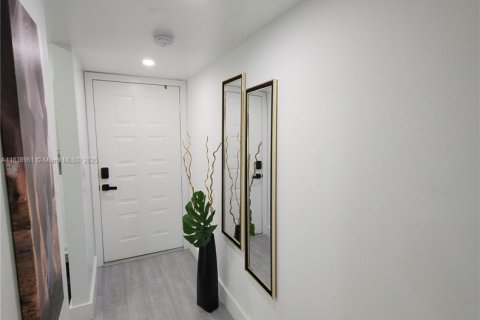 Condo in Hialeah, Florida, 2 bedrooms  № 1851950 - photo 14