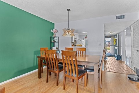 Condo in Sarasota, Florida, 2 bedrooms  № 1856240 - photo 12