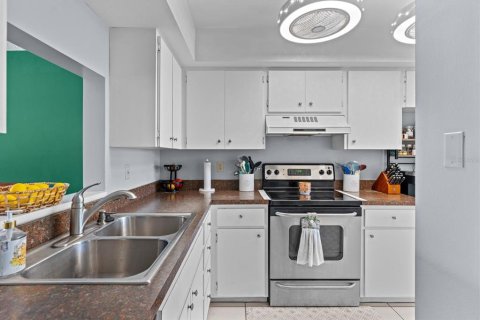 Condo in Sarasota, Florida, 2 bedrooms  № 1856240 - photo 7