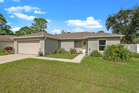 House in Palm Coast, Florida 3 bedrooms, 119.38 sq.m. № 1914331 - photo 1