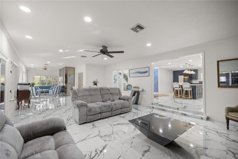 House in Ocala, Florida 5 bedrooms, 402.55 sq.m. № 1587501 - photo 21