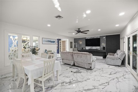 House in Ocala, Florida 5 bedrooms, 402.55 sq.m. № 1587501 - photo 18