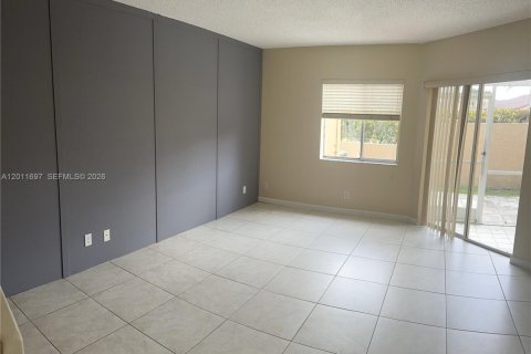 Townhouse in Plantation, Florida 3 bedrooms, 124.49 sq.m. № 2075323 - photo 9