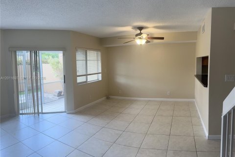 Townhouse in Plantation, Florida 3 bedrooms, 124.49 sq.m. № 2075323 - photo 8
