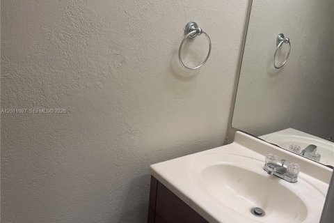 Townhouse in Plantation, Florida 3 bedrooms, 124.49 sq.m. № 2075323 - photo 11
