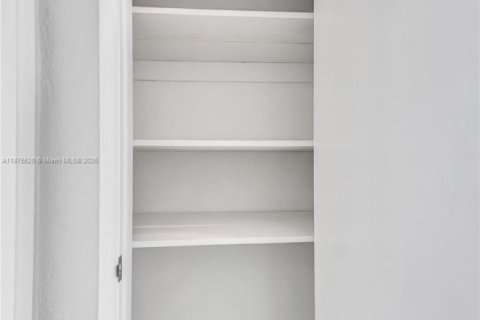 Appartement à louer à Bay Harbor Islands, Floride: 1 chambre, 1976.22 m2 № 1926448 - photo 25