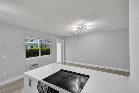 Appartement à louer à Bay Harbor Islands, Floride: 1 chambre, 1976.22 m2 № 1926448 - photo 14