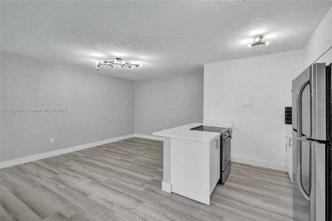 Appartement à louer à Bay Harbor Islands, Floride: 1 chambre, 1976.22 m2 № 1926448 - photo 12
