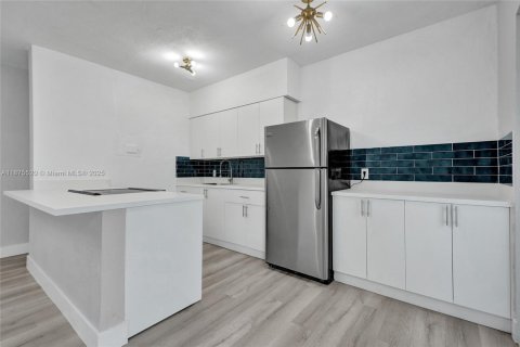Appartement à louer à Bay Harbor Islands, Floride: 1 chambre, 1976.22 m2 № 1926448 - photo 15
