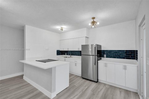 Appartement à louer à Bay Harbor Islands, Floride: 1 chambre, 1976.22 m2 № 1926448 - photo 11