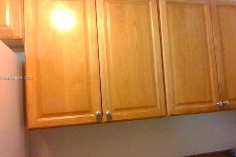 Condo in Miami, Florida, 1 bedroom  № 1868296 - photo 6