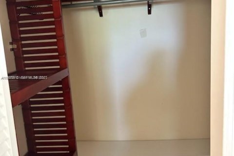 Casa en alquiler en Miami, Florida, 3 dormitorios, 146.51 m2 № 1993130 - foto 11