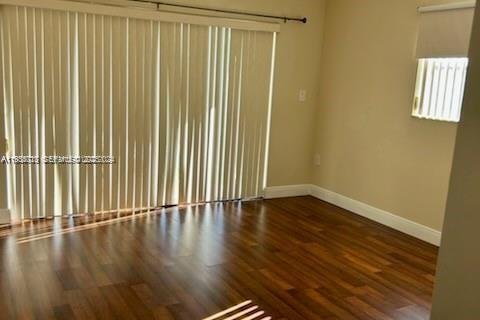 Casa en alquiler en Miami, Florida, 3 dormitorios, 146.51 m2 № 1993130 - foto 6