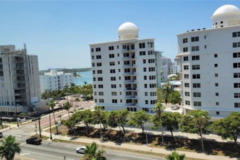 Condo in Sarasota, Florida, 2 bedrooms  № 1777523 - photo 11