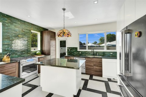 Villa ou maison à vendre à North Miami Beach, Floride: 4 chambres, 243.31 m2 № 1934850 - photo 15