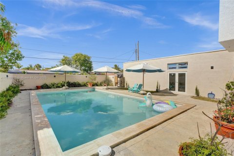 Villa ou maison à vendre à North Miami Beach, Floride: 4 chambres, 243.31 m2 № 1934850 - photo 29
