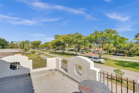 Villa ou maison à vendre à North Miami Beach, Floride: 4 chambres, 243.31 m2 № 1934850 - photo 28