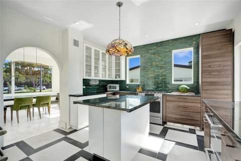 Villa ou maison à vendre à North Miami Beach, Floride: 4 chambres, 243.31 m2 № 1934850 - photo 14