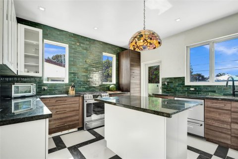 Villa ou maison à vendre à North Miami Beach, Floride: 4 chambres, 243.31 m2 № 1934850 - photo 13